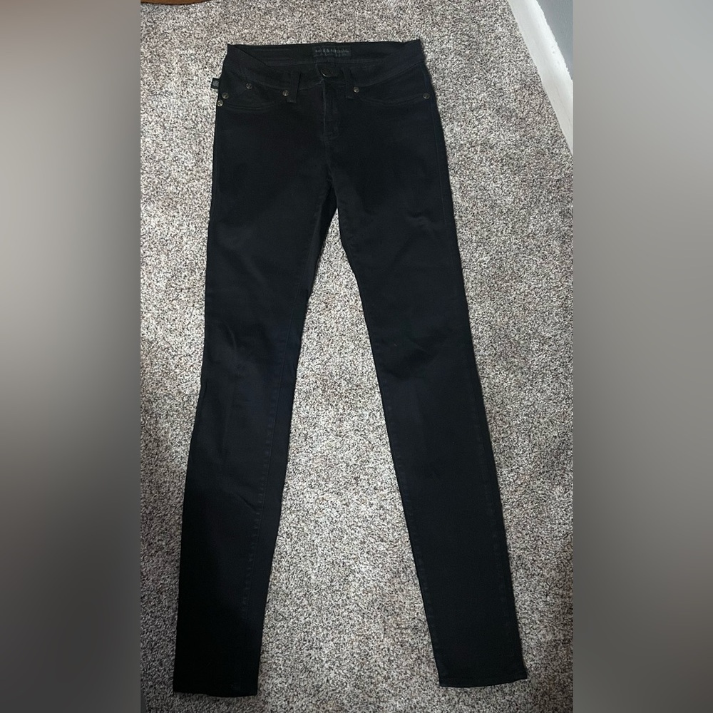 Women’s Size 6 Long Rock & Republic  Black Jegging